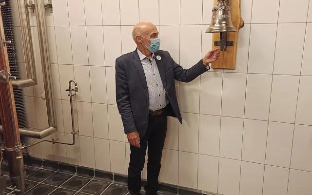 Zazvoněním na zvon se v domažlickém pivovaru opět oznamuje dokončení nové várky piva