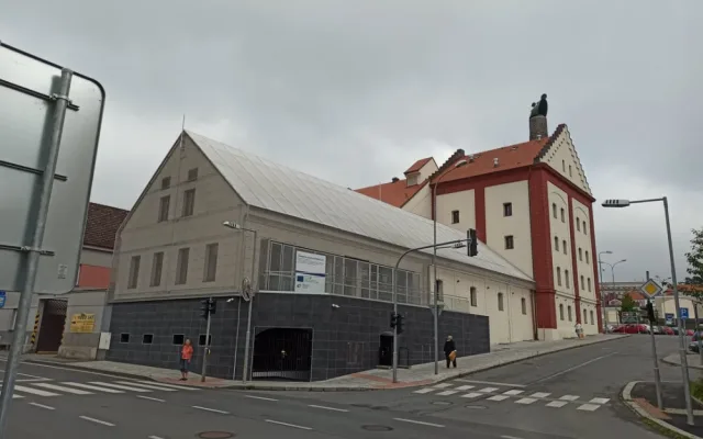 Zazvoněním na zvon se v domažlickém pivovaru opět oznamuje dokončení nové várky piva