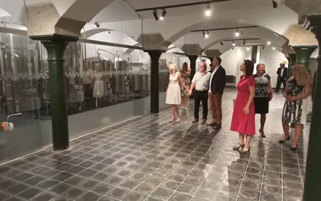 Zazvoněním na zvon se v domažlickém pivovaru opět oznamuje dokončení nové várky piva