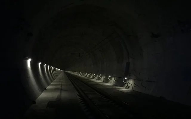 Ejpovickým tunelem několikrát prosvištěla speciální souprava rychlostí 200 km/h