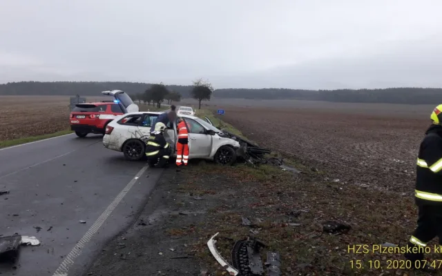 U Žichlic se ráno střetly dva osobní automobily