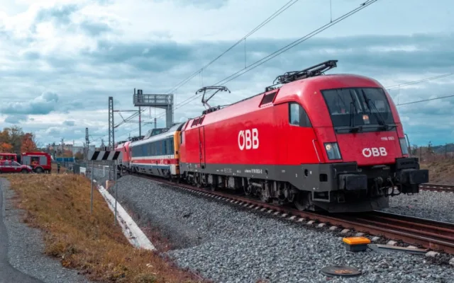 Ejpovickým tunelem několikrát prosvištěla speciální souprava rychlostí 200 km/h