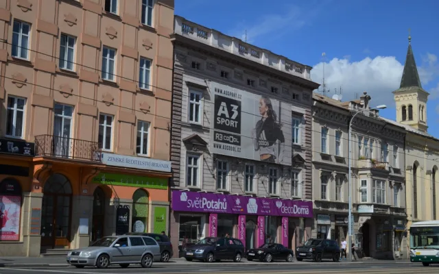 S vizuálním smogem chce město Plzeň zatočit pomocí nových manuálů reklamy