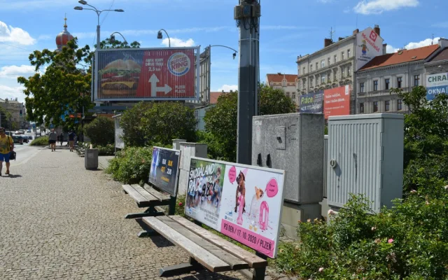 S vizuálním smogem chce město Plzeň zatočit pomocí nových manuálů reklamy