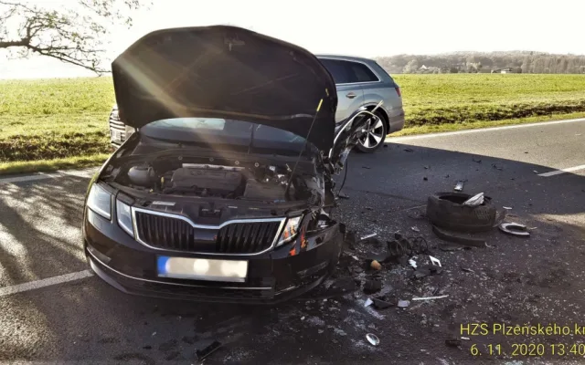 U Hunčické křižovatky se střetly tři automobily