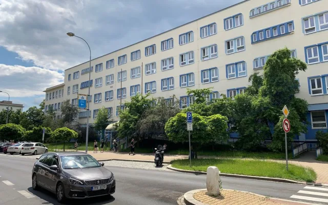 Zastupitelé Plzně schválili uzavření kupní smlouvy na prodej Polikliniky Slovany