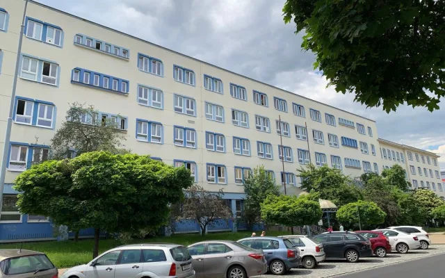 Zastupitelé Plzně schválili uzavření kupní smlouvy na prodej Polikliniky Slovany