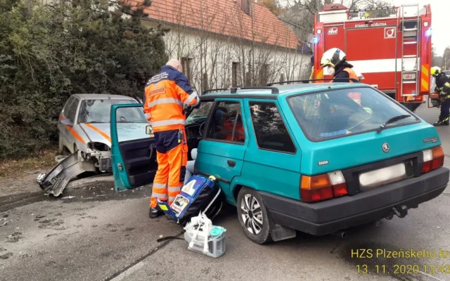 Dva osobáky se srazily v Plzni na Bílé Hoře