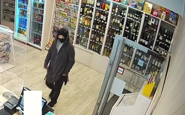Utrácel na cizí platební kartu, teď po něm pátrají kriminalisté z Plzně