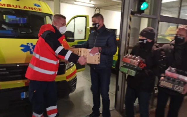 Vedení plzeňské„Trojky“ osobně poděkovalo za nasazení lidem v první linii