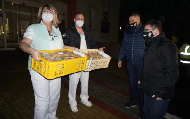 Vedení plzeňské„Trojky“ osobně poděkovalo za nasazení lidem v první linii