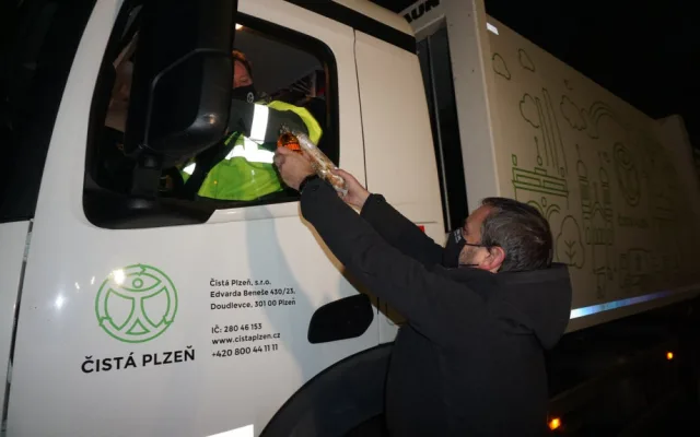 Vedení plzeňské„Trojky“ osobně poděkovalo za nasazení lidem v první linii