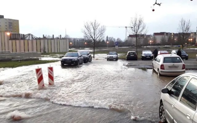 Za vzniklou lagunu na Košutce může 40 let staré litinové potrubí