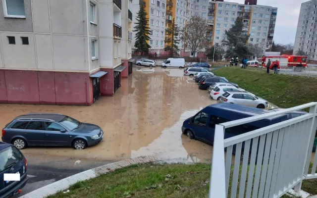 Za vzniklou lagunu na Košutce může 40 let staré litinové potrubí