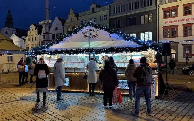 Trhovce i zákazníky zklamalo vládní nařízení zakazující konzumaci jídla i alkoholu na veřejnosti