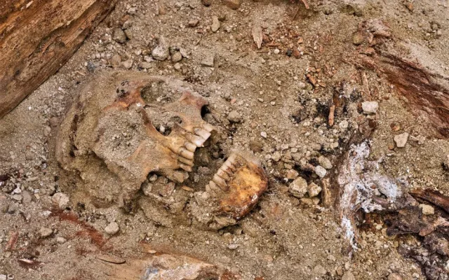 Unikátní objev v klatovských katakombách! Archeologové tam našli pohřbené tělo