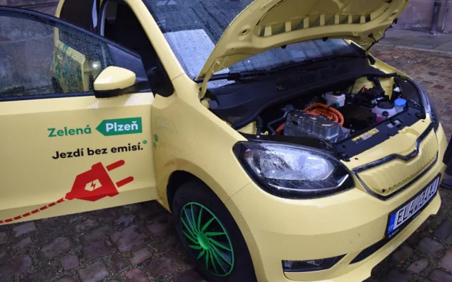 Také plzeňský magistrát rozšířil svůj vozový park nákupem prvního elektromobilu