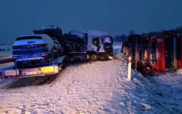 Nehoda dvou kamionů uzavřela provoz na dálnici D5, dopravu komplikuje husté sněžení