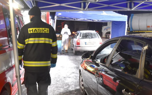 Ranní cestu pendlerů za prací zbrzdilo na hranicích v Plzeňském kraji povinné testování