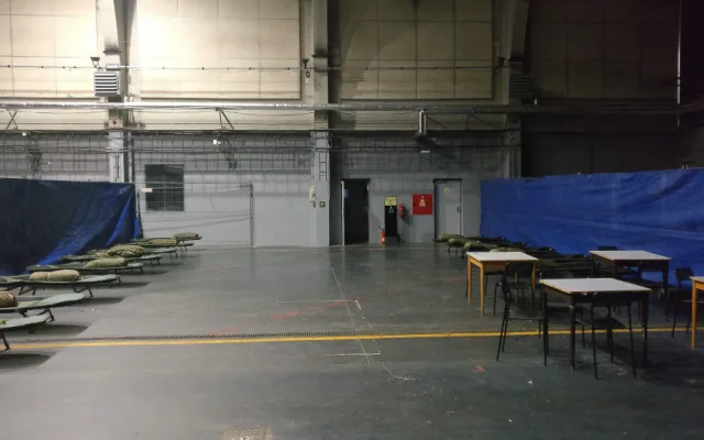 Bezdomovci mrznout nechtějí a mají zájem o noclehy v hale DEPO2015. Město navýší kapacitu krizového střediska
