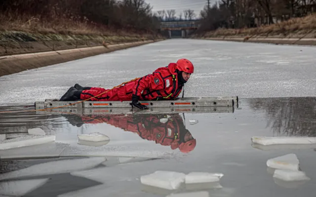 Záchrana tonoucího je vypjatá situace, důležité je nepanikařit, říkají hasiči