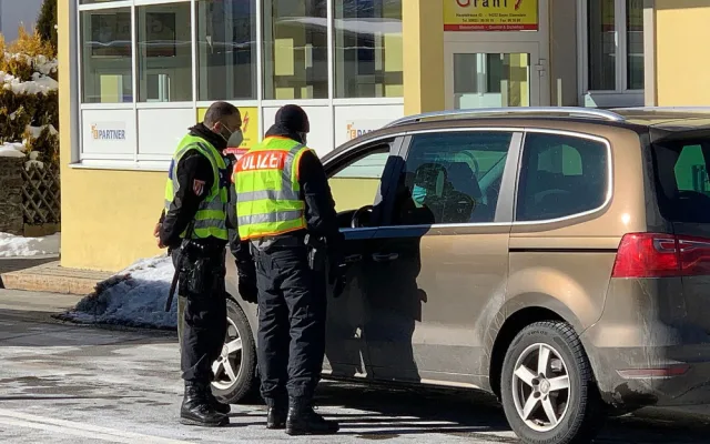 Německá policie přísně střeží hraniční přechody s Českem, k nám nepustí téměř nikoho