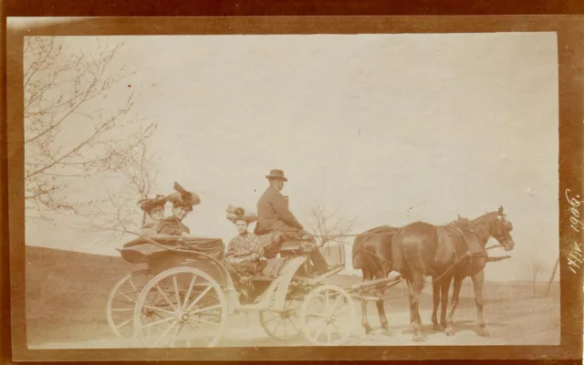vyjížďka zámeckého panstva, duben 1906