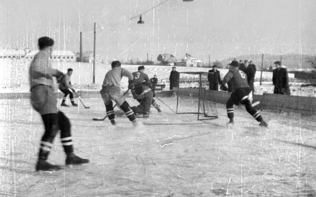 hokejové utkání na Šafranici, r. 1954