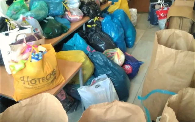 Zaměstnanci plzeňského magistrátu provětrali šatníky, sbírka pomohla hlavně rodinám s dětmi