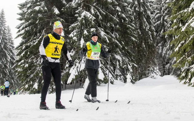 Třetina startovného na Virtuální ČEZ SkiTour vybaví díky Hervisu na zimu nevidomé účastníky