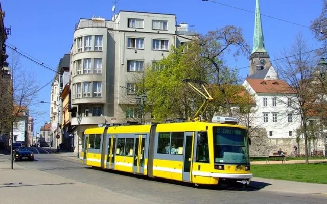 Po 24 letech provozu končí v Plzni první bezbariérové tramvaje ASTRA