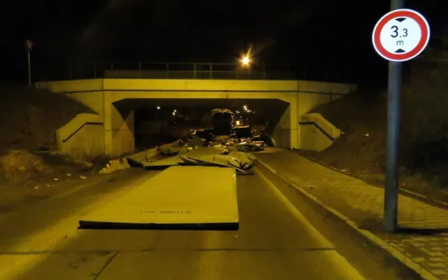 Problémy mají řidiči i s tímto viaduktem v Plzni u Boleváku