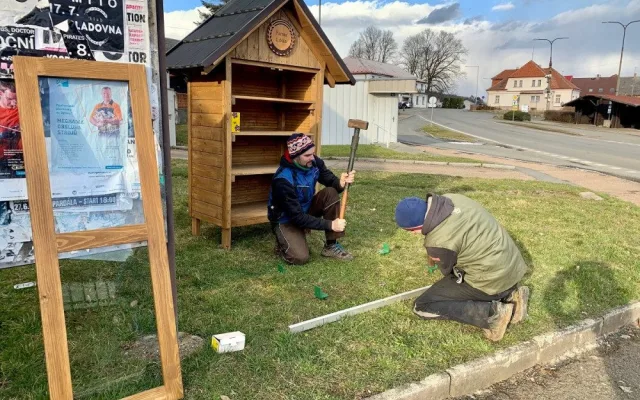 Samoobslužné boudičky s krmením pro zvěř sklízí úspěch, vše je založeno na důvěře