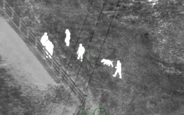 Takto zachytil zadržení první skupiny migrantů u Plzně policejní vrtulník
