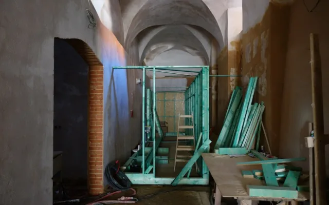 Mnichy v kladrubském klášteře už dávno nepotkáte, vystřídali je dělníci a restaurátoři