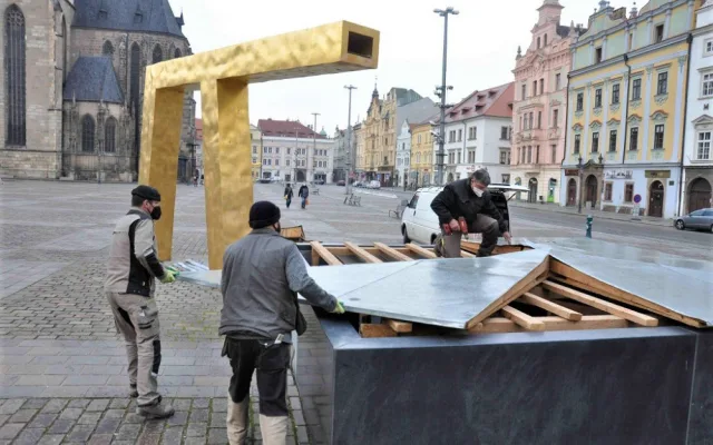 Velbloud dostal novou vanu, Plzeň po zimě postupně spouští kašny a fontány