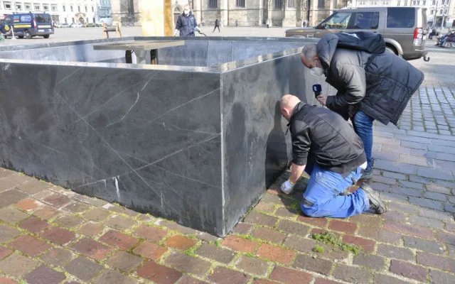 Velbloud dostal novou vanu, Plzeň po zimě postupně spouští kašny a fontány