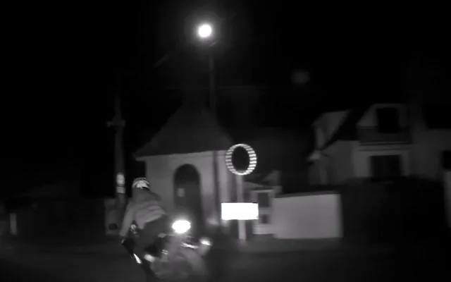 Poslední metry motorkáře před jeho pádem