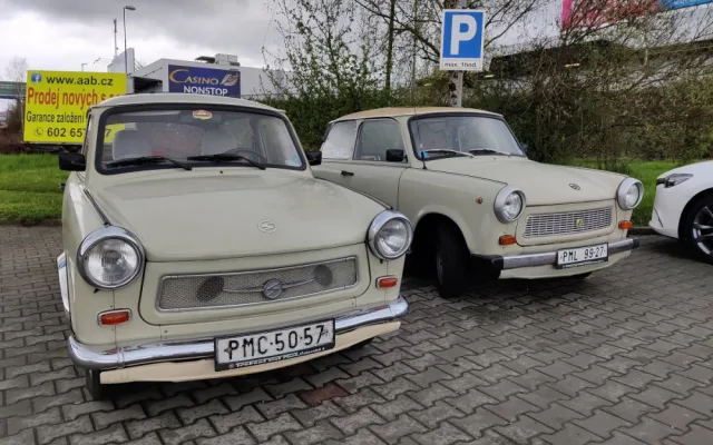 Příznivci dvoutaktních motorů se vydali na svou první neoficiální vyjížďku