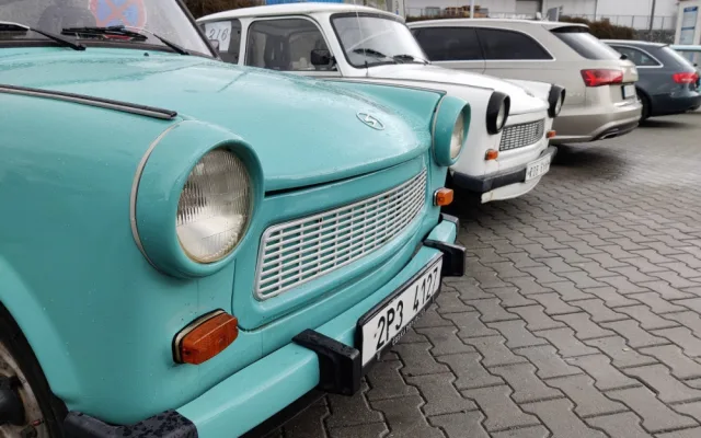Příznivci dvoutaktních motorů se vydali na svou první neoficiální vyjížďku