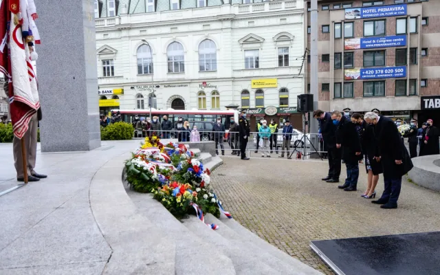 Pietní akt u památníku Díky, Ameriko! sledovali veteráni v USA v přímém přenosu
