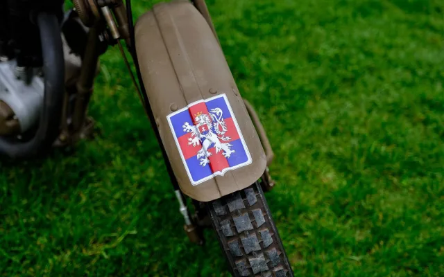 Válečná motorka se z bojiště v Itálii po letech dostala do Česka, teď má premiéru na Slavnostech svobody