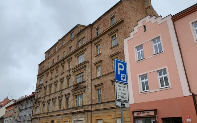 Nechvalně proslulý rómský dům v Resslově ulici čeká demolice