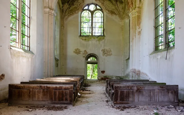 Skupina mladých nadšenců z Česka a Německa opravuje zdevastovaný kostel sv. Anny, foto: Prokop Šícha
