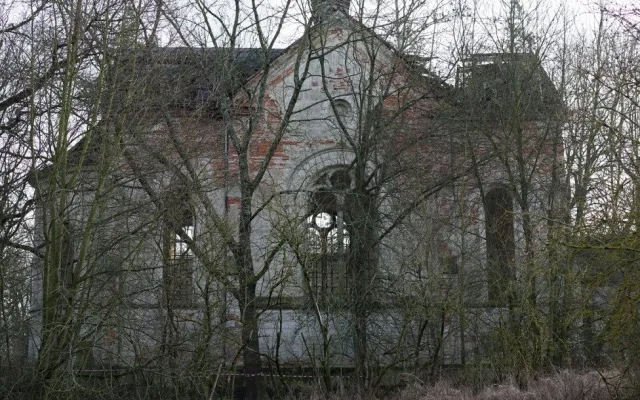 Skupina mladých nadšenců z Česka a Německa opravuje zdevastovaný kostel sv. Anny, foto: Prokop Šícha