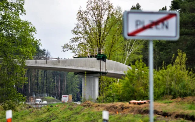 Cyklistům a chodcům začne sloužit nová lávka u Kameňáku od poloviny června