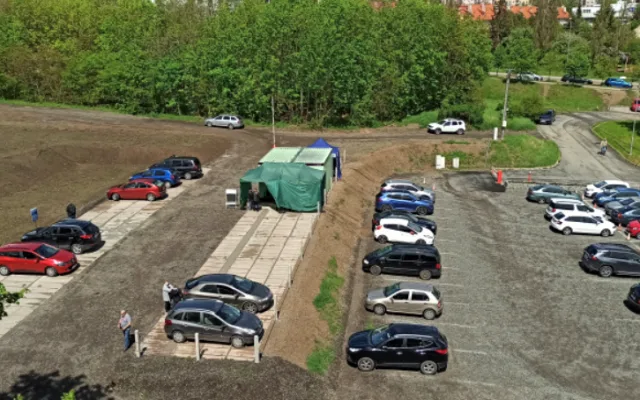 První drive-in očkovací centrum proti koronaviru má soukromá plzeňská nemocnice