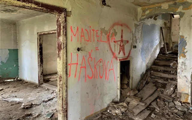 Do legendární šumavské hájovny Pustina jezdil i prezident Beneš, teď je z ní ruina