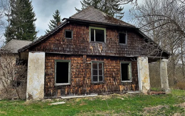 Do legendární šumavské hájovny Pustina jezdil i prezident Beneš, teď je z ní ruina