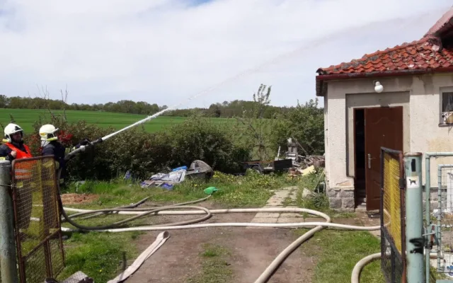 Požár střechy rodinného domu způsobil škodu za půl milionu korun
